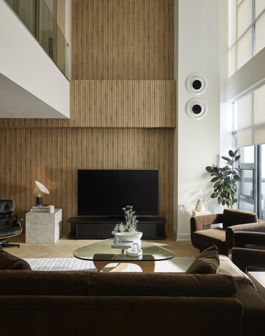 PhoenixGrey_817-637LakeshoreW_497